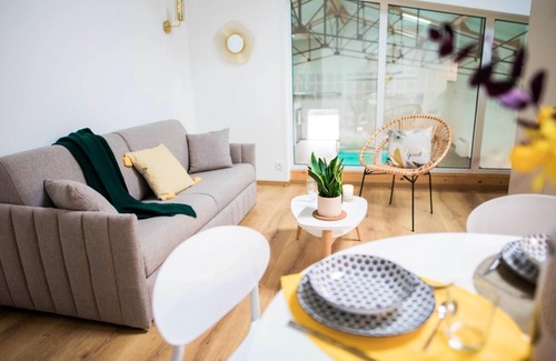 Dollon Villa | Homerez - Villa for 12 ppl. with swimming-pool, garden and terrace at Dollon