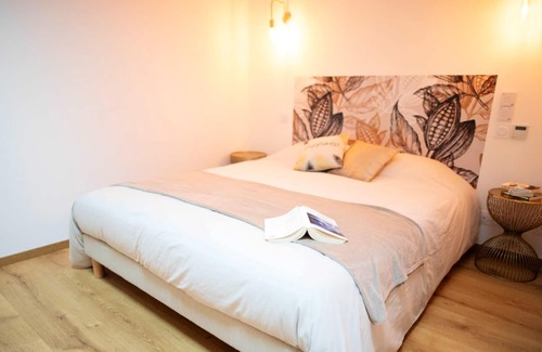 Dollon Villa | Homerez - Villa for 12 ppl. with swimming-pool, garden and terrace at Dollon