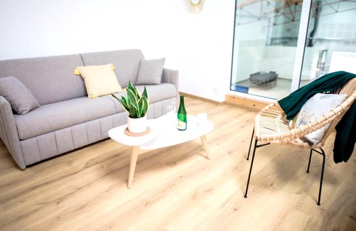 Dollon Villa | Homerez - Villa for 12 ppl. with swimming-pool, garden and terrace at Dollon