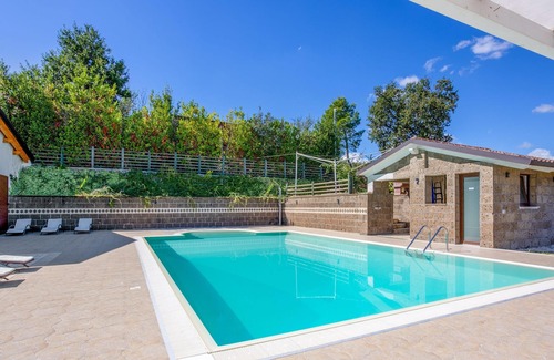 Caiazzo Villa | Homerez - Villa for 17 ppl. with swimming-pool, garden and terrace at Caiazzo