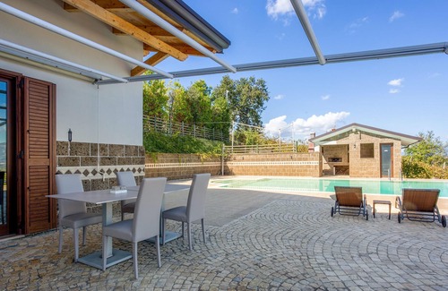Caiazzo Villa | Homerez - Villa for 17 ppl. with swimming-pool, garden and terrace at Caiazzo