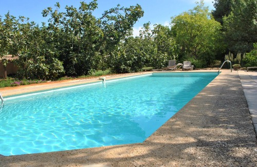 Piolenc Villa | Homerez - Villa for 21 ppl. with swimming-pool, garden and terrace at Piolenc