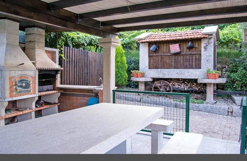 Melgaco Villa | Homerez - Villa for 6 ppl. with swimming-pool, sea view and garden at Cividade
