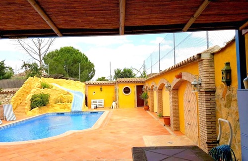Ecija Villa | Homerez - Villa for 6 ppl. with swimming-pool, garden and terrace at Écija