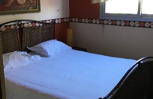 Nalliers Villa | Homerez - Villa for 8 ppl. with swimming-pool, garden and terrace at Nalliers