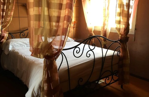Nalliers Villa | Homerez - Villa for 8 ppl. with swimming-pool, garden and terrace at Nalliers