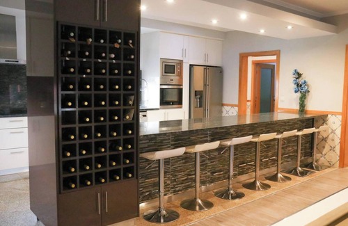 Ponte de Lima Villa | Homerez - Villa in Rebordões, pool and jacuzzi