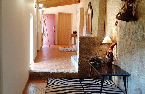 Povoa de Lanhoso Villa | Homerez - Villa for 15 ppl. with swimming-pool and garden at Póvoa de Lanhoso