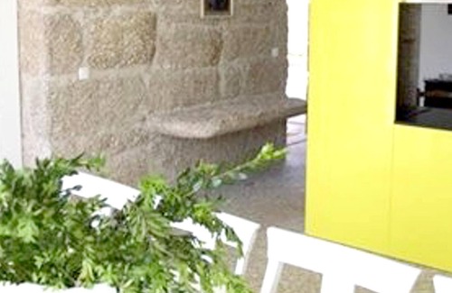 Guilhofrei Villa | Homerez - Villa for 6 ppl. with swimming-pool and garden at Sobradelo da Goma