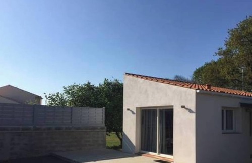 La Garnache House | Homerez - Welcoming House in La Garnache with Enclosed Garden