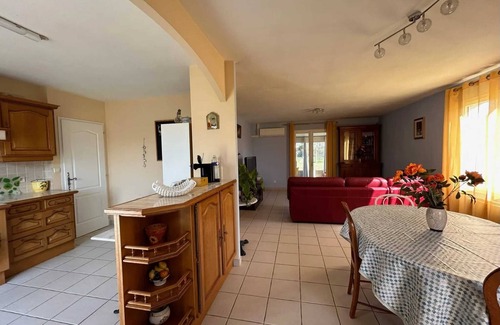 Gemozac House | Homerez - Welcoming house in Gémozac - 100 m² with lush garden.