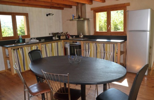 Gembrie House | Homerez - Welcoming House in Gembrie with Shared Pool