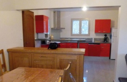 Nant House | Homerez - Welcoming house in Nant with shared pool