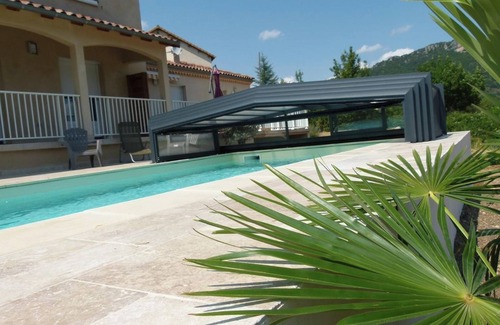 Nant House | Homerez - Welcoming house in Nant with shared pool