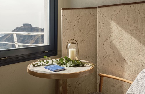 Firostefani Apartment | Homeric Poems