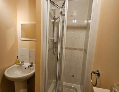 Berwick-upon-Tweed House | Homesly Guest Rooms, Comfortable En-suite Guest Rooms with Free Parking and Self Check-in