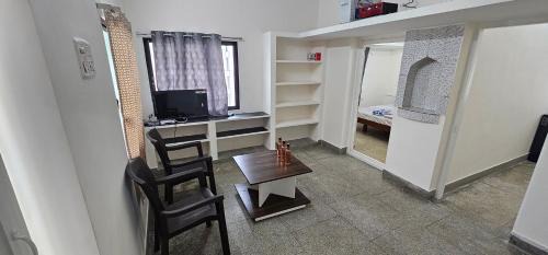 Pallavaram Apartment | HOMESTAY - AC 1 BHK NEAR AlRPORT