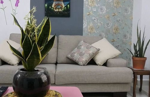 Taman Desa Tebrau House | Homestay AEON Desa Tebrau