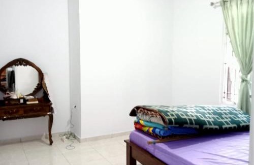Cilimus House | Homestay Black&White