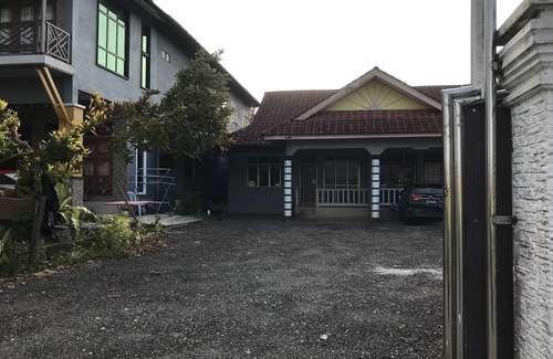Padang Sena House | Homestay Che Yang