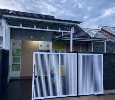 Sangkanurip House | Homestay Cozy Cirebon Timur