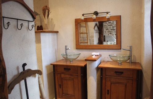 Saint Meloir-des-Bois Bed & Breakfast | Homestay