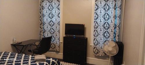 Meeting House Hill House | HomeStay in Boston - Dorchester Fields Corner Area