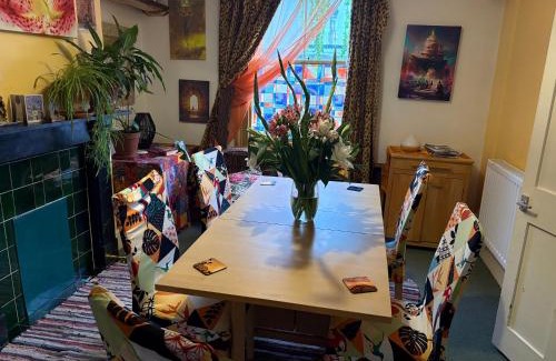Glastonbury House | Homestay in The Heart Of Avalon