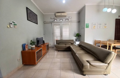 Sinduharjo House | Homestay Jogja Jakal By Simply Homy