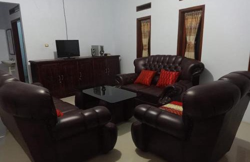 Kuningan House | Homestay Kuning Ceria - Murah, Akses kota & wisata