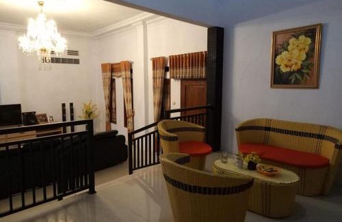 Kuningan House | Homestay Kuning Ceria - Murah, Akses kota & wisata