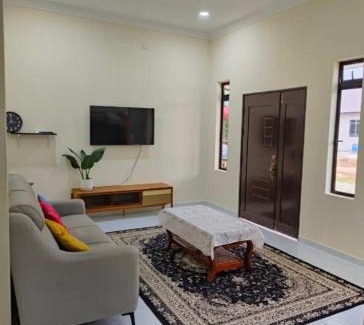 Parit Raja House | Homestay Merah Jambu UTHM