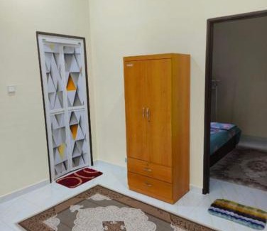 Parit Raja House | Homestay Merah Jambu UTHM