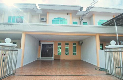 Miri House | Homestay Miri Four Bedroom 17pax