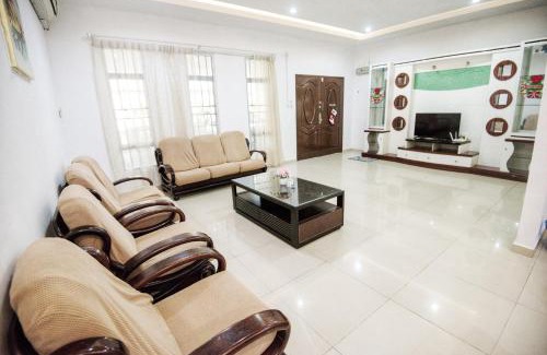 Miri House | Homestay Miri Four Bedroom 17pax