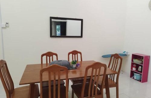 Kampung Lubok Katak House | Homestay Mohamad & Delisha Tapah -Pool
