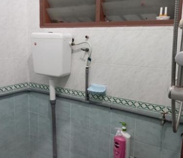 Sungai Besar House | Homestay semi D 4 bilik queen