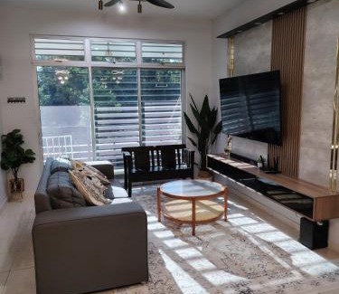 Kampung Jelatang House | Homestay Naaila, Alor Gajah
