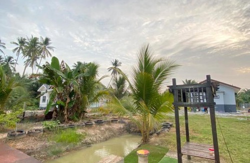 Kampung Sungai Burong House | Homestay Naim Sabak Bernam