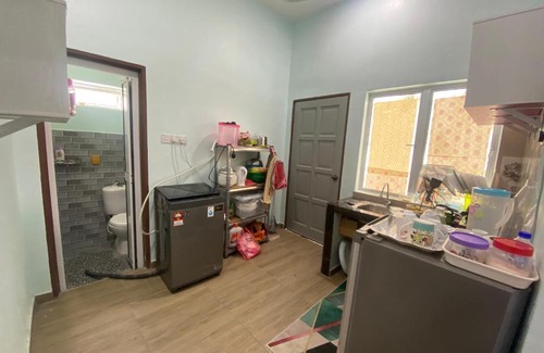 Kampung Sungai Burong House | Homestay Naim Sabak Bernam