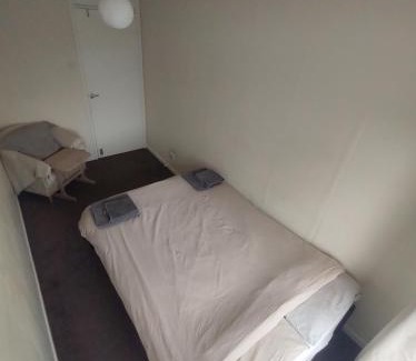 Cleedownton House | Homestay near a station and park