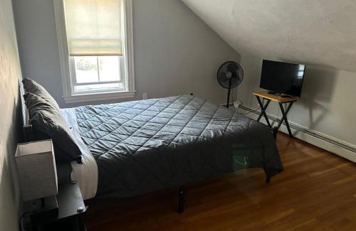 Dorchester House | HomeStay Near Downtown Boston - Andrew Station Area