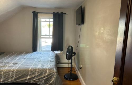 Dorchester House | HomeStay Near Downtown Boston - Andrew Station Area