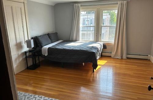 Dorchester House | HomeStay Near Downtown Boston - Andrew Station Area