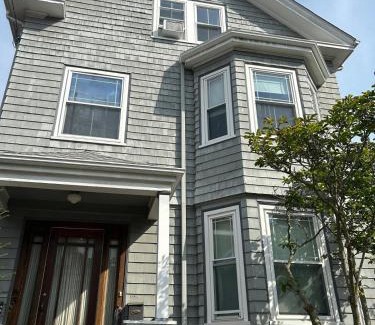 Dorchester House | HomeStay Near Downtown Boston - Andrew Station Area