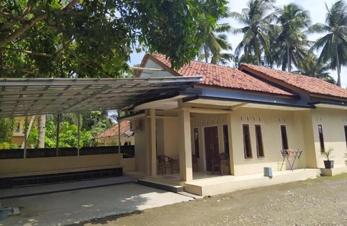 Katukaras House | Homestay Putra Sindang Asih Batukaras