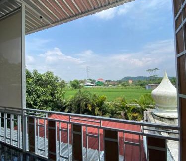 Prambanan House | Homestay Riffa Syariah
