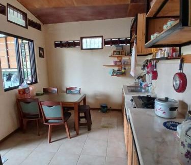 Dinoyo House | Homestay Rumah Akung