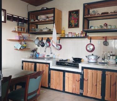 Dinoyo House | Homestay Rumah Akung