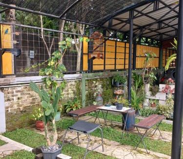 Dinoyo House | Homestay Rumah Akung